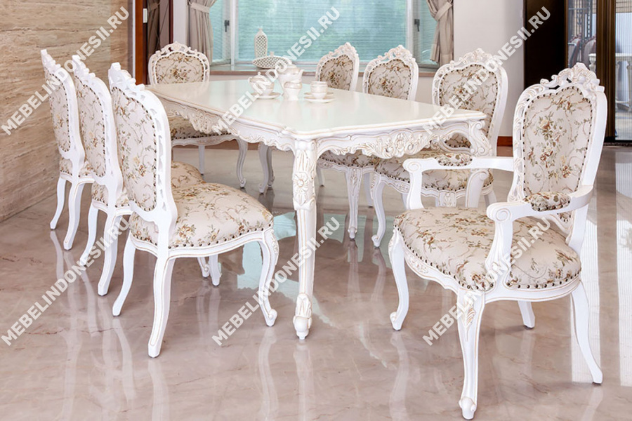 Резной стул с подлокотниками  